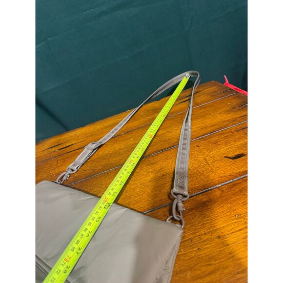 Pacsafe vinyl handbag in great condition - Picture 7 of 8